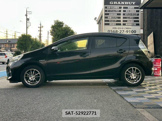 Toyota AQUA 2014-06 8206292-11