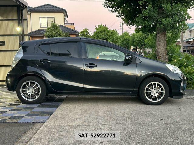 Toyota AQUA 2014-06 8206292-12