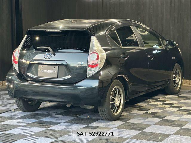 Toyota AQUA 2014-06 8206292-13