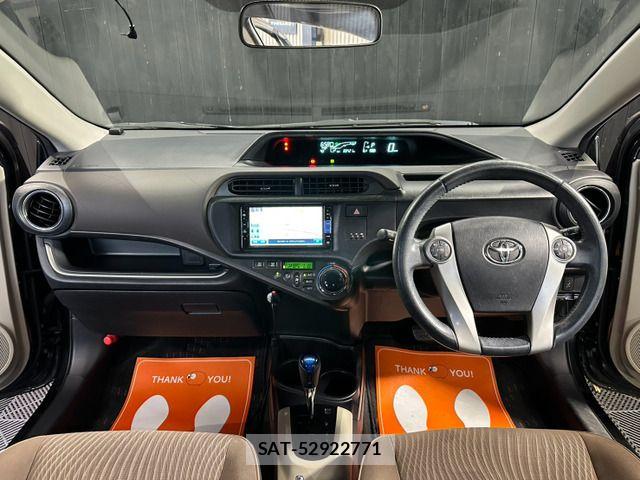 Toyota AQUA 2014-06 8206292-4