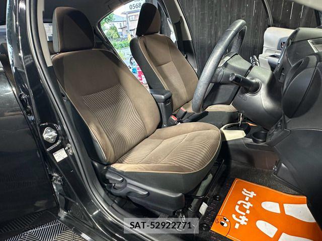 Toyota AQUA 2014-06 8206292-5