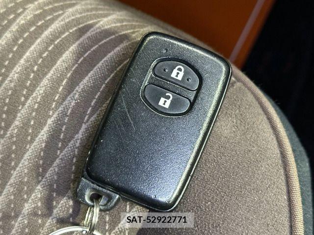 Toyota AQUA 2014-06 8206292-7