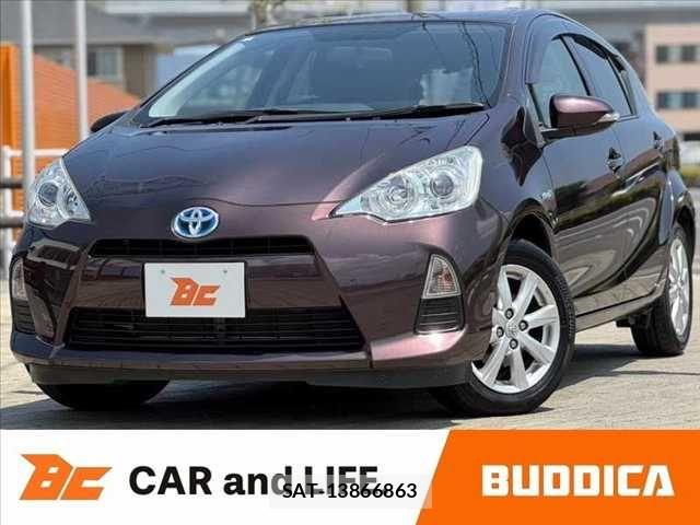 Toyota AQUA 2014-07 8206294-0