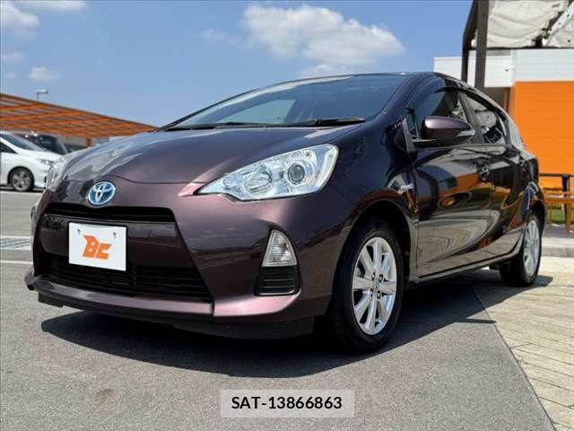 Toyota AQUA 2014-07 8206294-9
