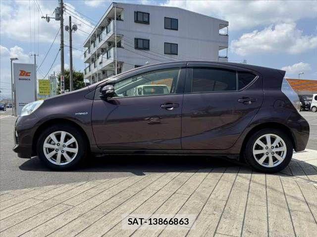 Toyota AQUA 2014-07 8206294-10