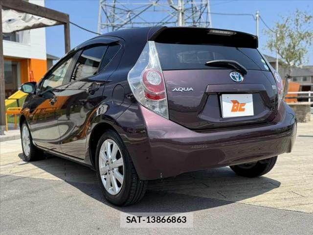 Toyota AQUA 2014-07 8206294-12
