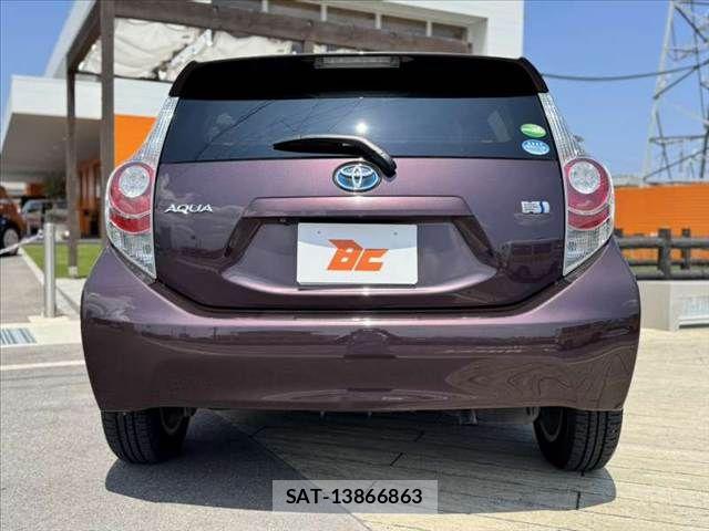 Toyota AQUA 2014-07 8206294-13