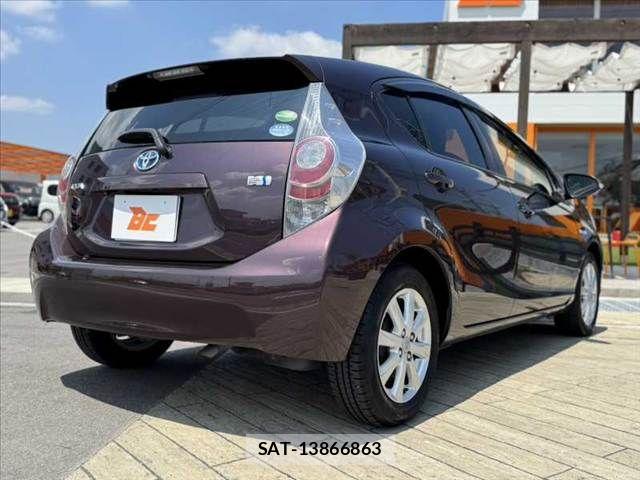 Toyota AQUA 2014-07 8206294-14