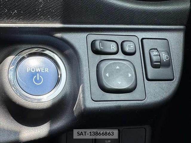 Toyota AQUA 2014-07 8206294-4