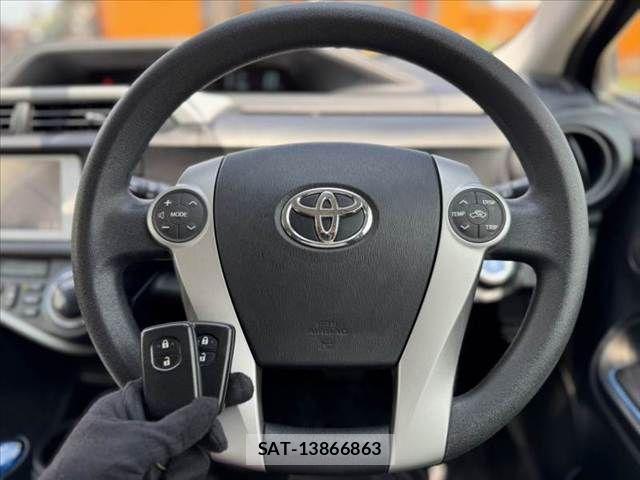 Toyota AQUA 2014-07 8206294-5