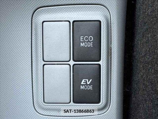 Toyota AQUA 2014-07 8206294-6