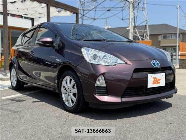 Toyota AQUA 2014-07 8206294-7