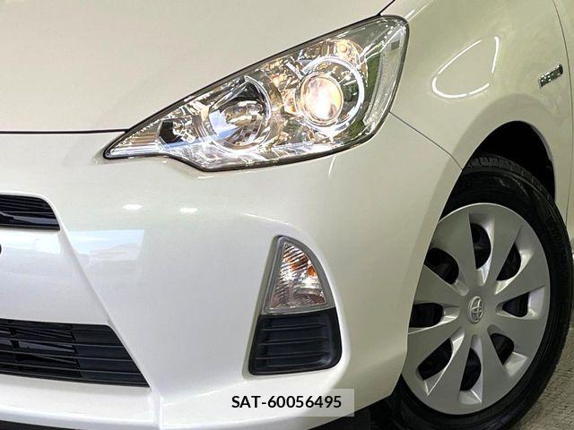 Toyota AQUA 2014-01 8206272-11