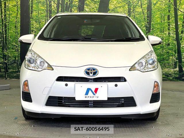 Toyota AQUA 2014-01 8206272-13