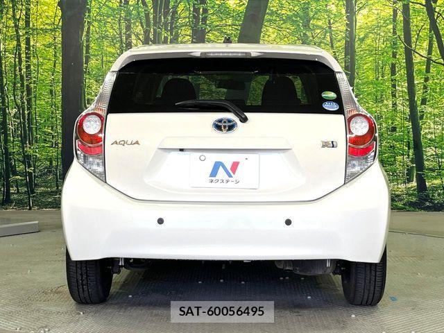 Toyota AQUA 2014-01 8206272-14