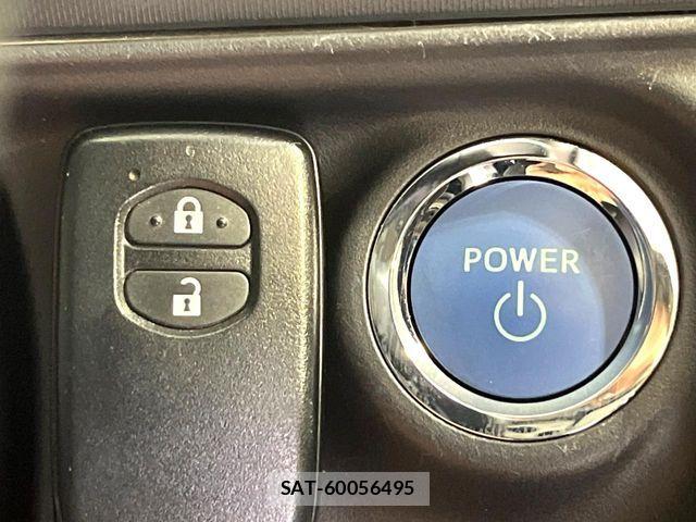 Toyota AQUA 2014-01 8206272-5
