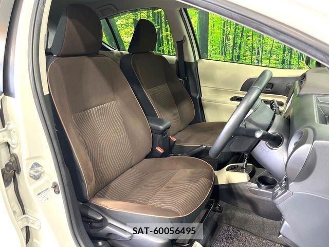 Toyota AQUA 2014-01 8206272-7