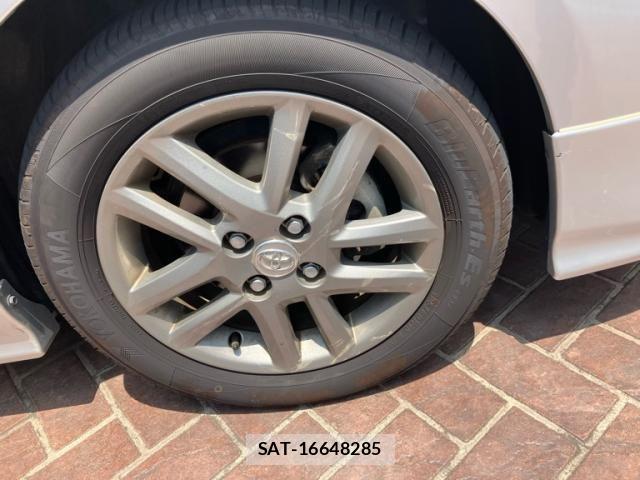 Toyota AQUA 2013-09 8206311-8