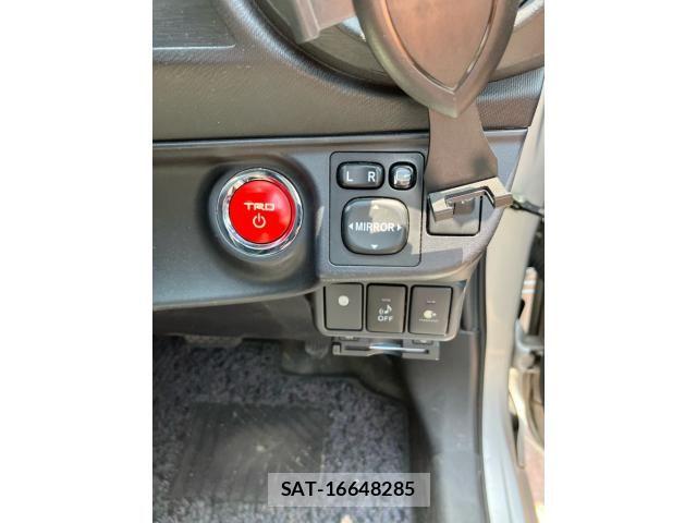 Toyota AQUA 2013-09 8206311-15
