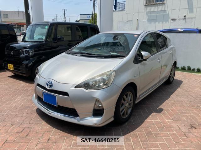 Toyota AQUA 2013-09 8206311-1