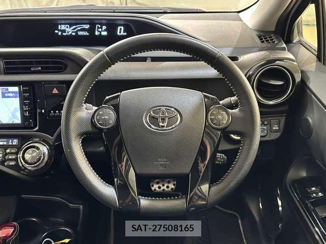 Toyota AQUA 2015-10 8206270-9