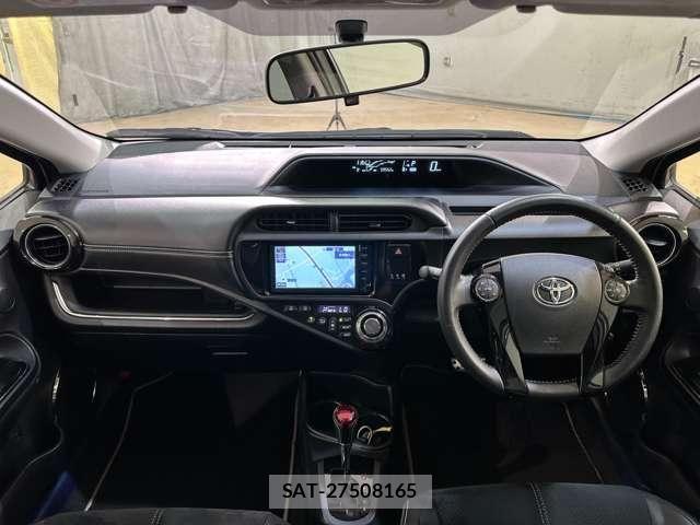 Toyota AQUA 2015-10 8206270-16