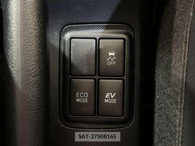 Toyota AQUA 2015-10 8206270-23