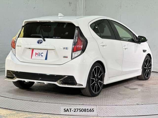 Toyota AQUA 2015-10 8206270-4