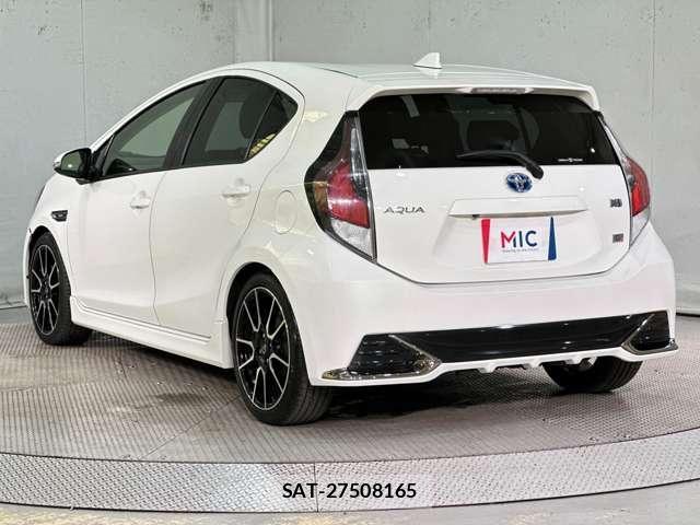 Toyota AQUA 2015-10 8206270-6