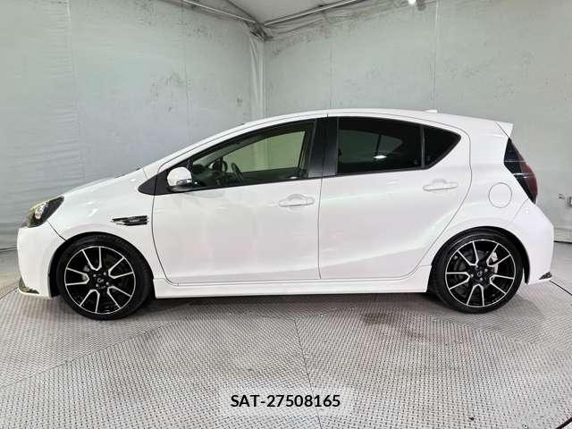 Toyota AQUA 2015-10 8206270-7