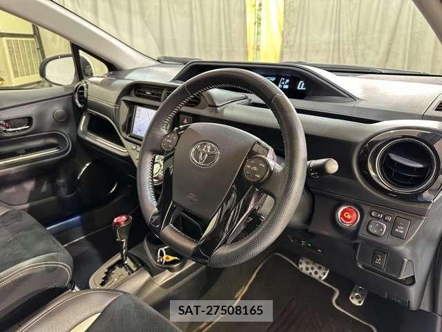 Toyota AQUA 2015-10 8206270-8