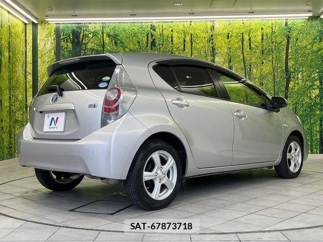 Toyota AQUA 2013-08 8206295-16