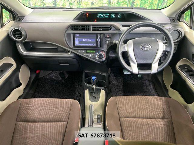 Toyota AQUA 2013-08 8206295-1