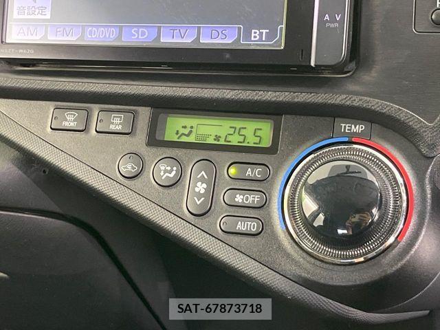 Toyota AQUA 2013-08 8206295-5