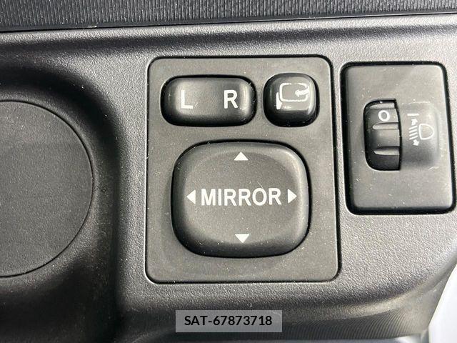 Toyota AQUA 2013-08 8206295-6