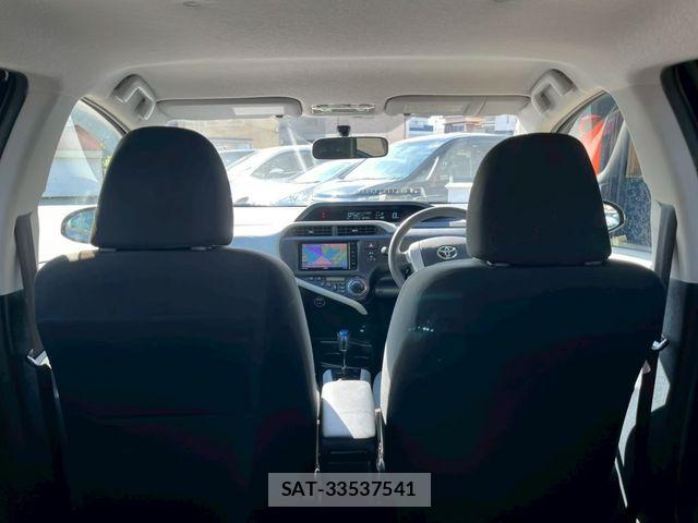 Toyota AQUA 2014-01 8206309-9