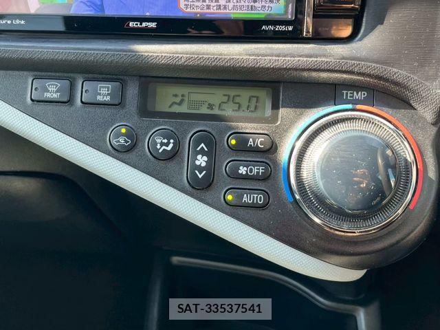 Toyota AQUA 2014-01 8206309-17