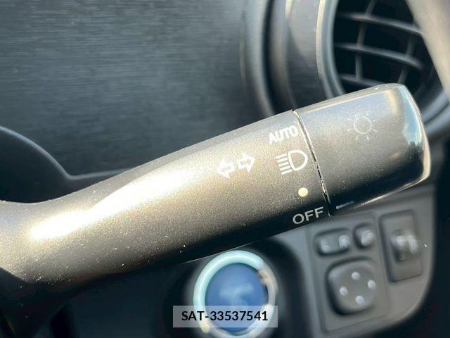Toyota AQUA 2014-01 8206309-21