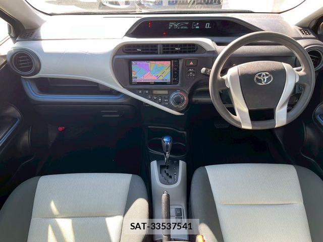 Toyota AQUA 2014-01 8206309-2