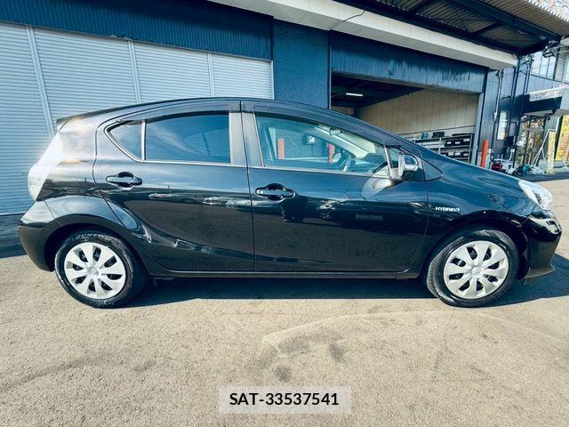 Toyota AQUA 2014-01 8206309-4