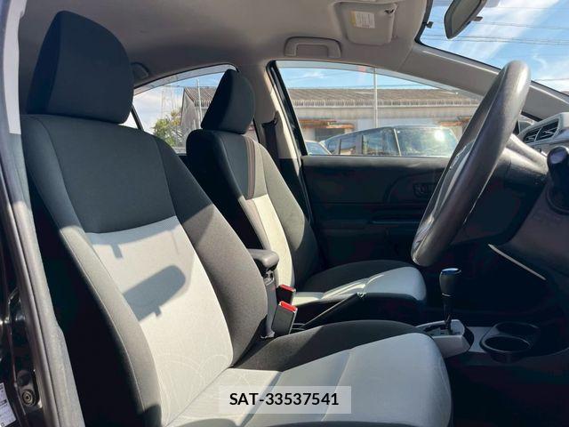 Toyota AQUA 2014-01 8206309-5