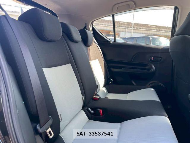 Toyota AQUA 2014-01 8206309-7