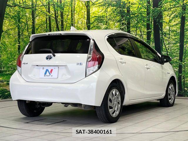 Toyota AQUA 2015-09 8206282-16