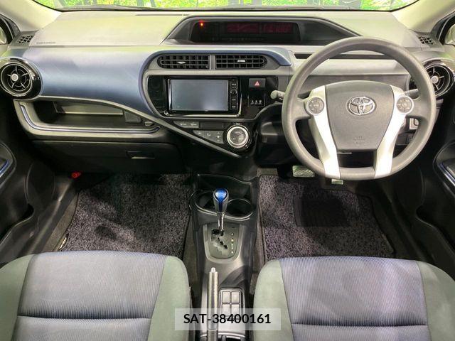 Toyota AQUA 2015-09 8206282-1