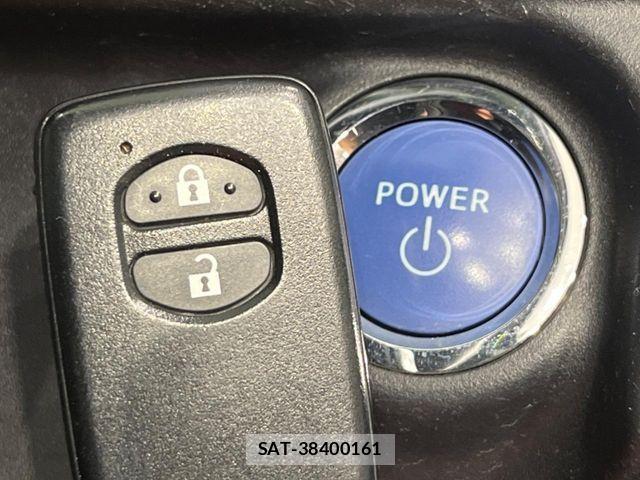 Toyota AQUA 2015-09 8206282-5