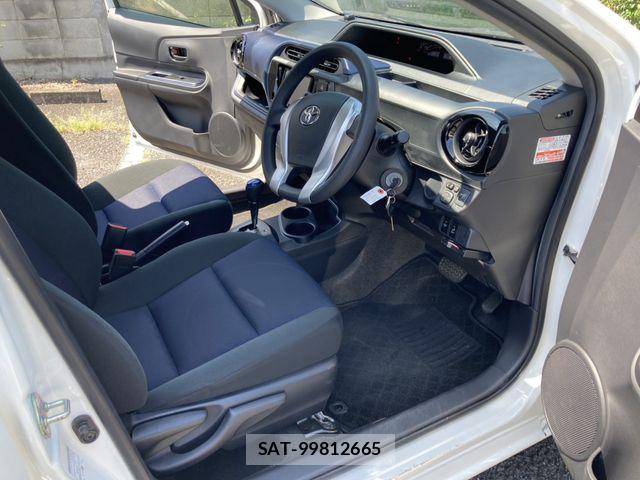 Toyota AQUA 2015-07 8206275-9