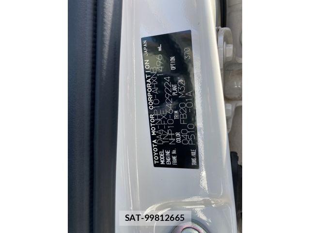 Toyota AQUA 2015-07 8206275-17
