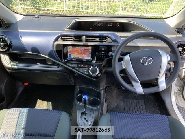 Toyota AQUA 2015-07 8206275-1