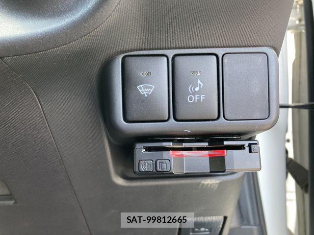 Toyota AQUA 2015-07 8206275-23