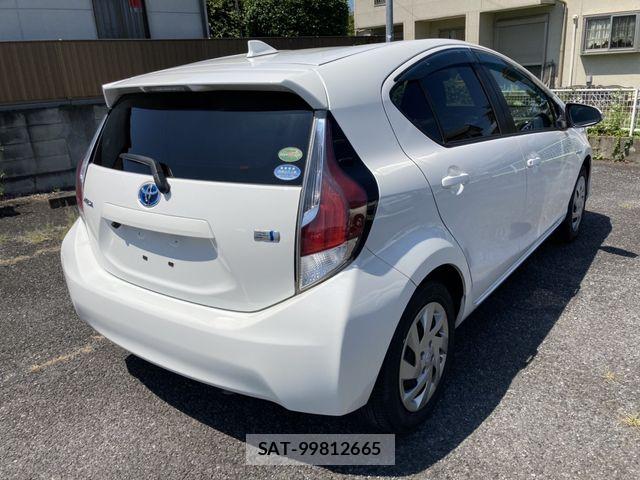 Toyota AQUA 2015-07 8206275-2